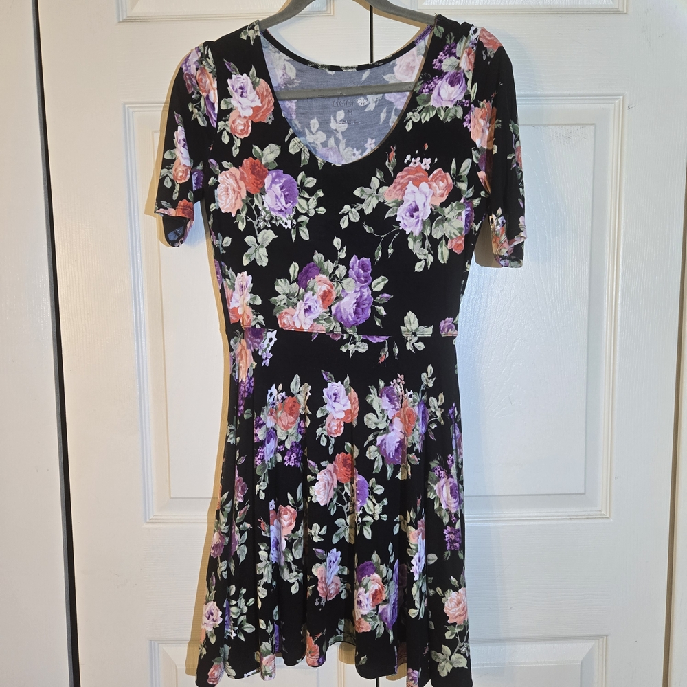 Decree Black Floral Skater Dress M | Short Sleeve Fit & Flare